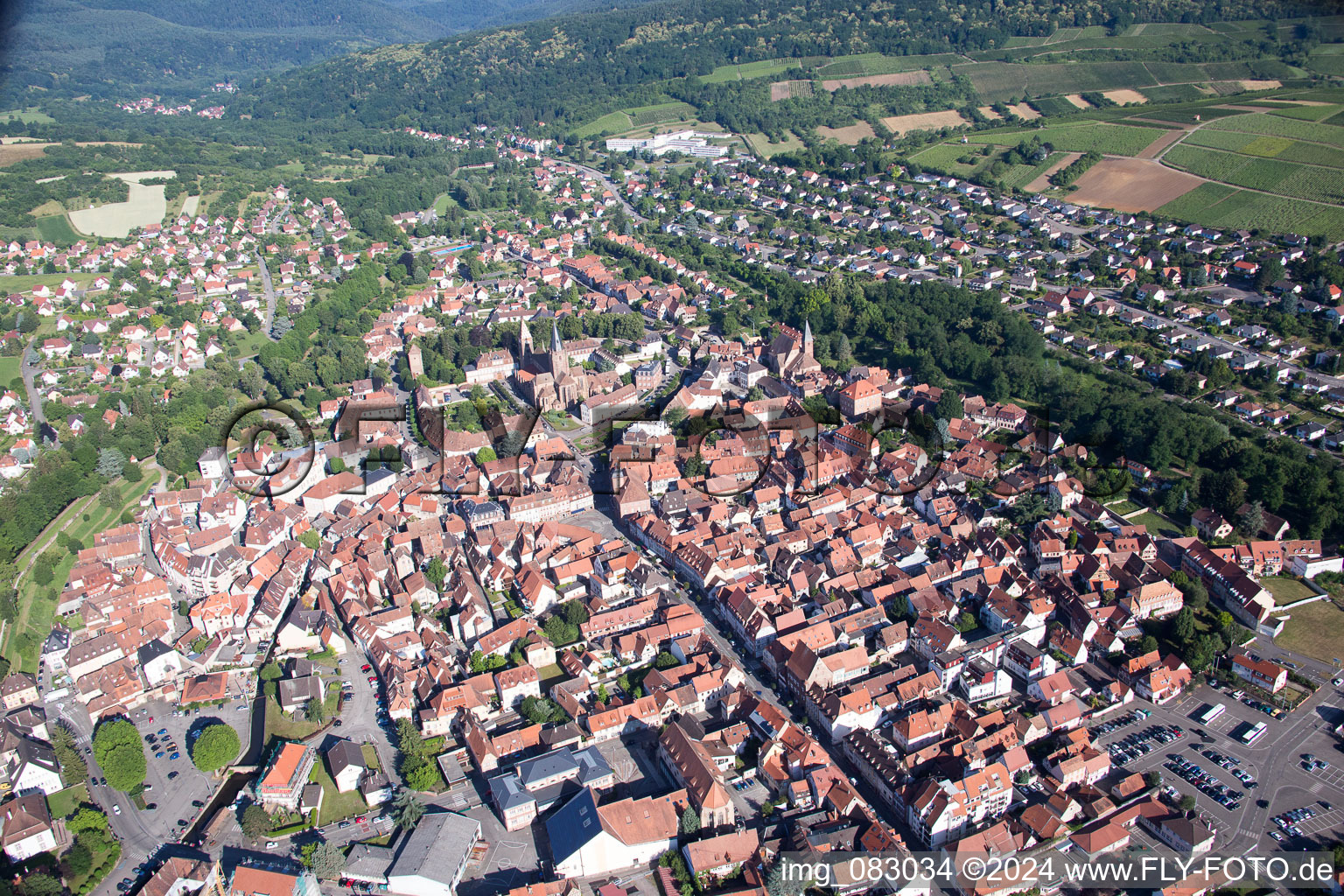 Wissembourg dans le département Bas Rhin, France depuis l'avion