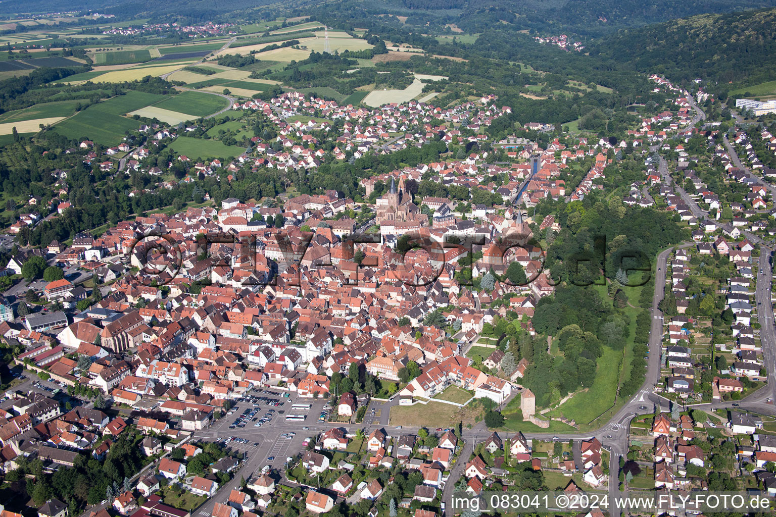 Wissembourg dans le département Bas Rhin, France du point de vue du drone