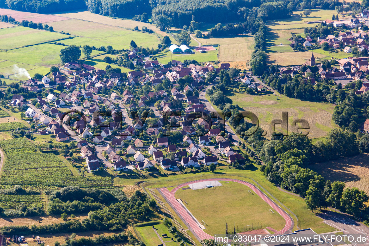 Vue aérienne de Quartier Altenstadt in Wissembourg dans le département Bas Rhin, France