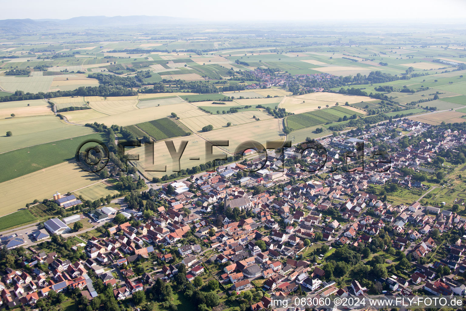 Steinfeld dans le département Rhénanie-Palatinat, Allemagne du point de vue du drone