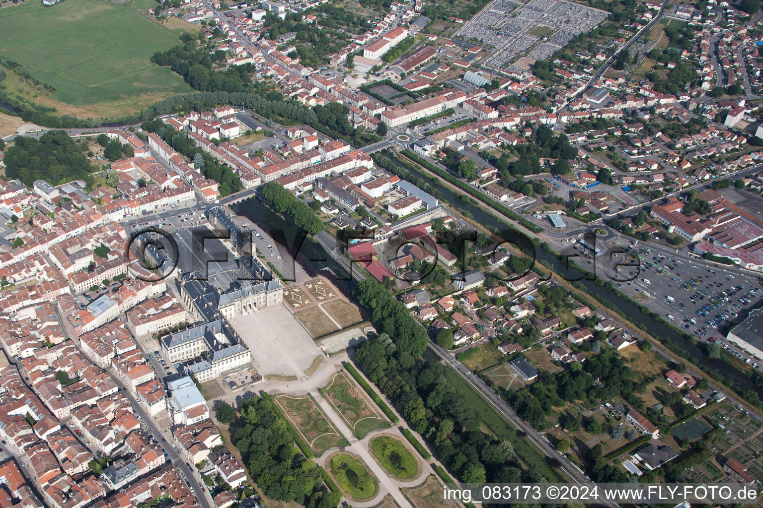 Lunéville dans le département Meurthe et Moselle, France vue d'en haut