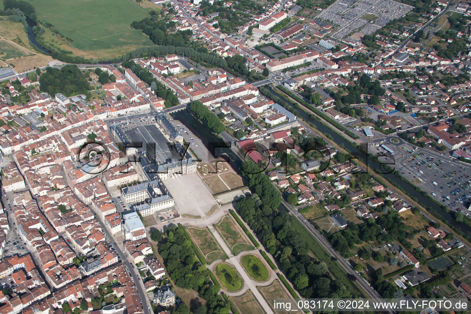 Lunéville dans le département Meurthe et Moselle, France depuis l'avion