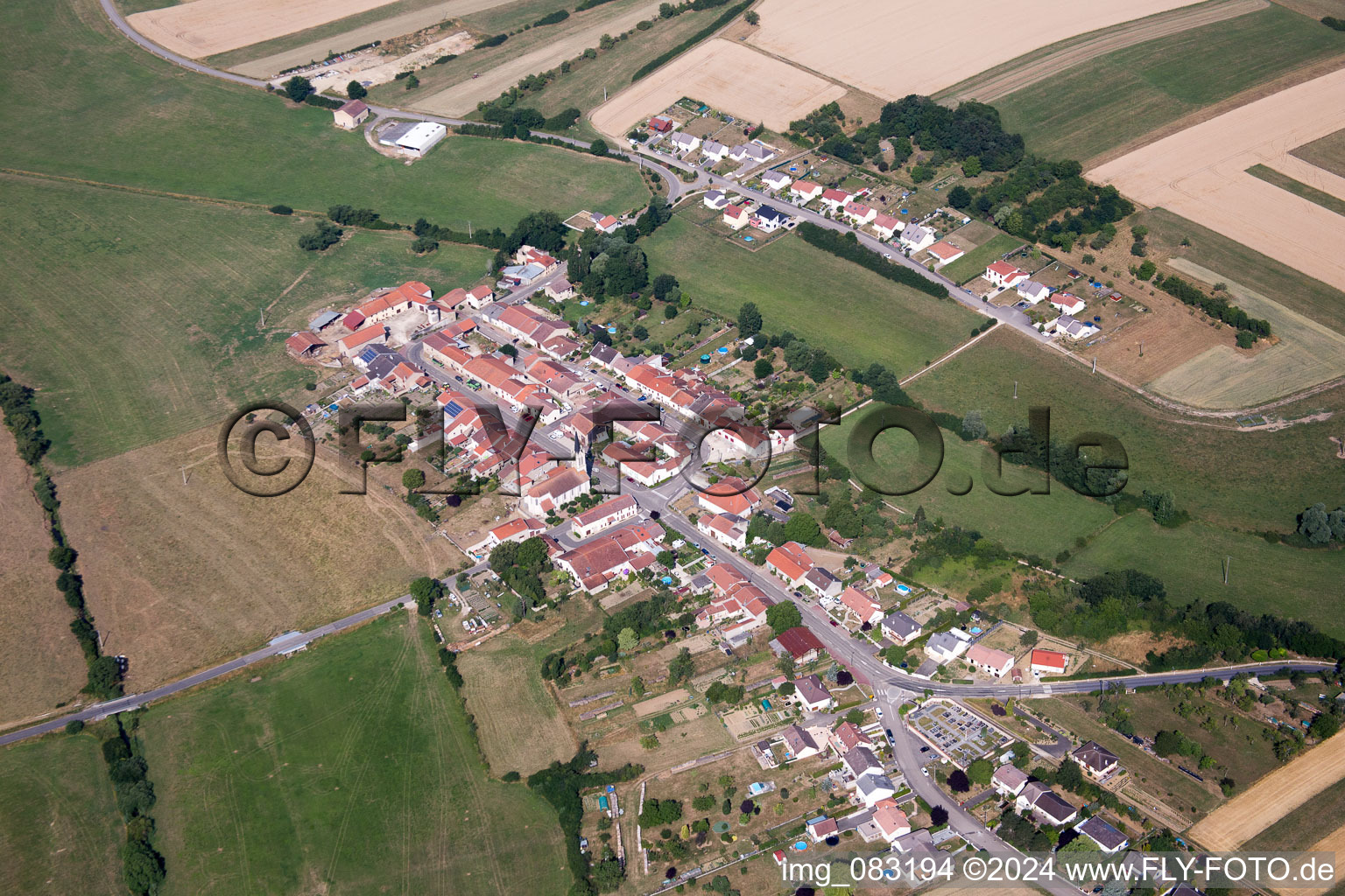 Vue aérienne de Buissoncourt dans le département Meurthe et Moselle, France