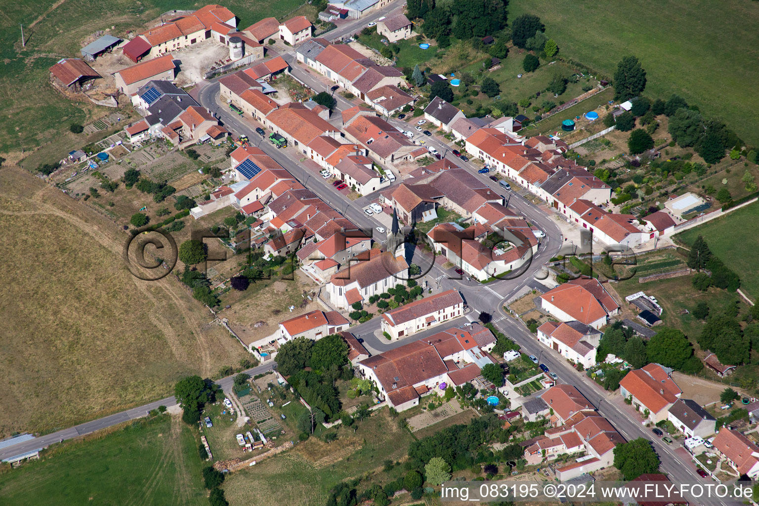 Vue aérienne de Buissoncourt dans le département Meurthe et Moselle, France