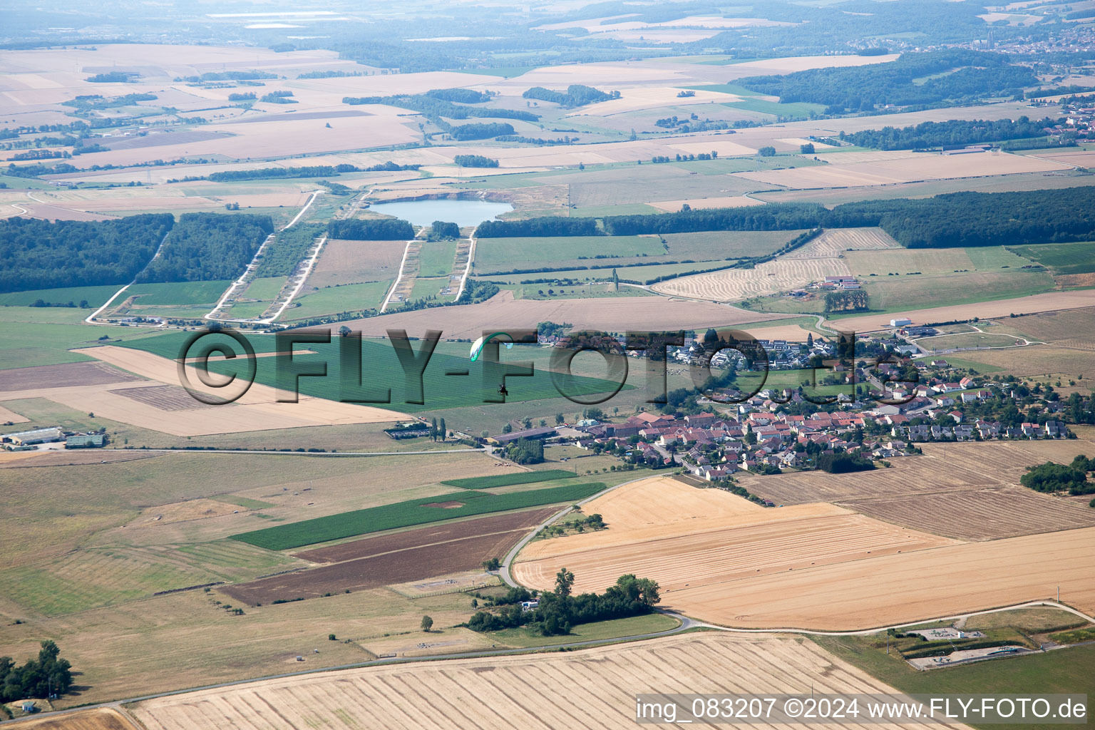 Vue aérienne de Cerville dans le département Meurthe et Moselle, France