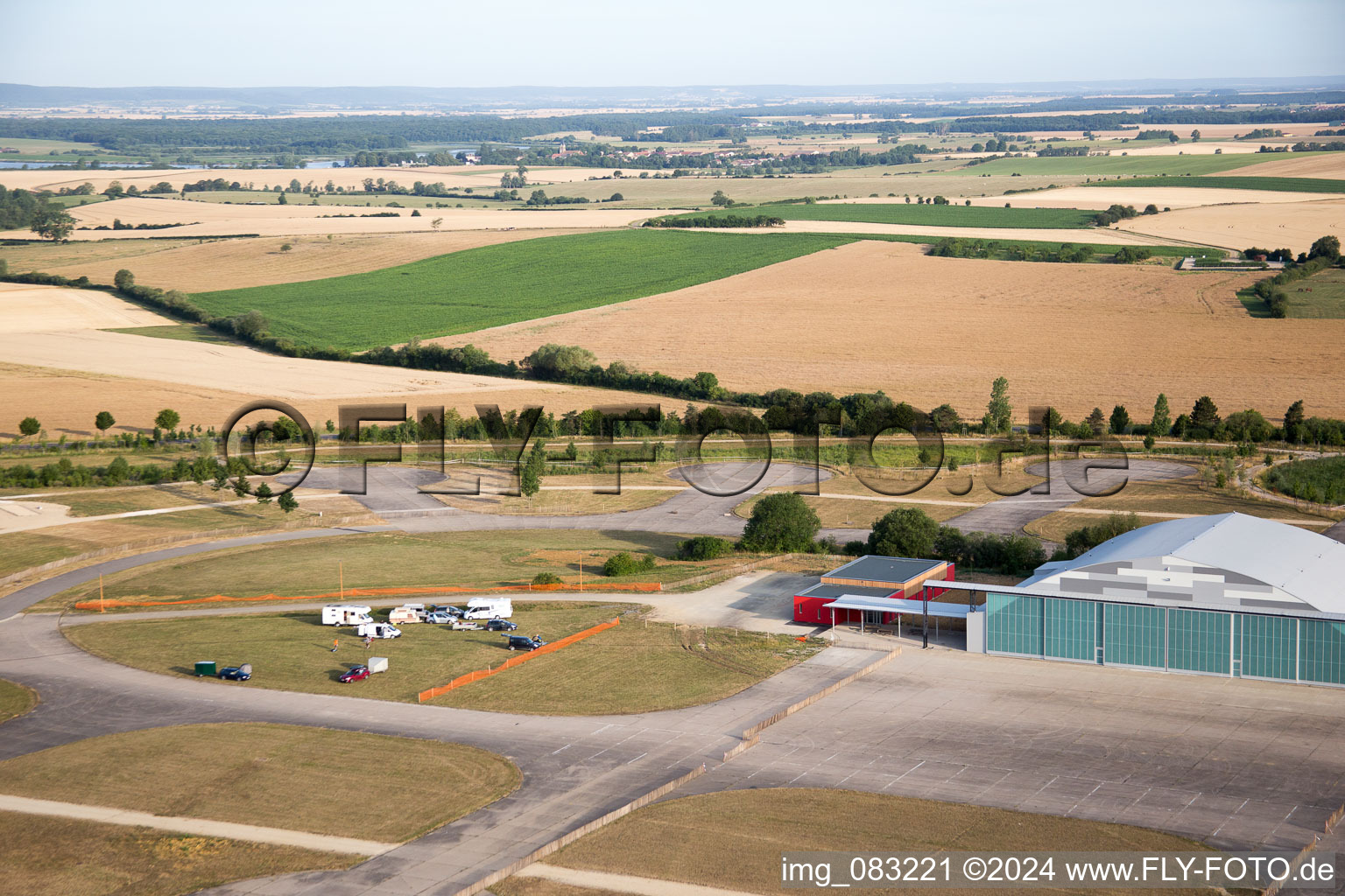 Vue aérienne de Chambley Aéro à Hagéville dans le département Meurthe et Moselle, France