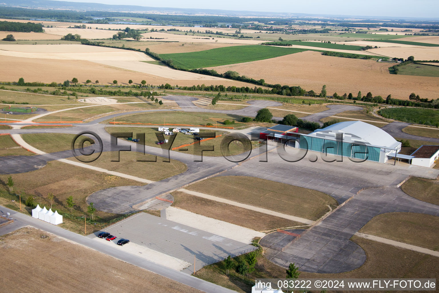 Vue aérienne de Chambley Aéro à Hagéville dans le département Meurthe et Moselle, France