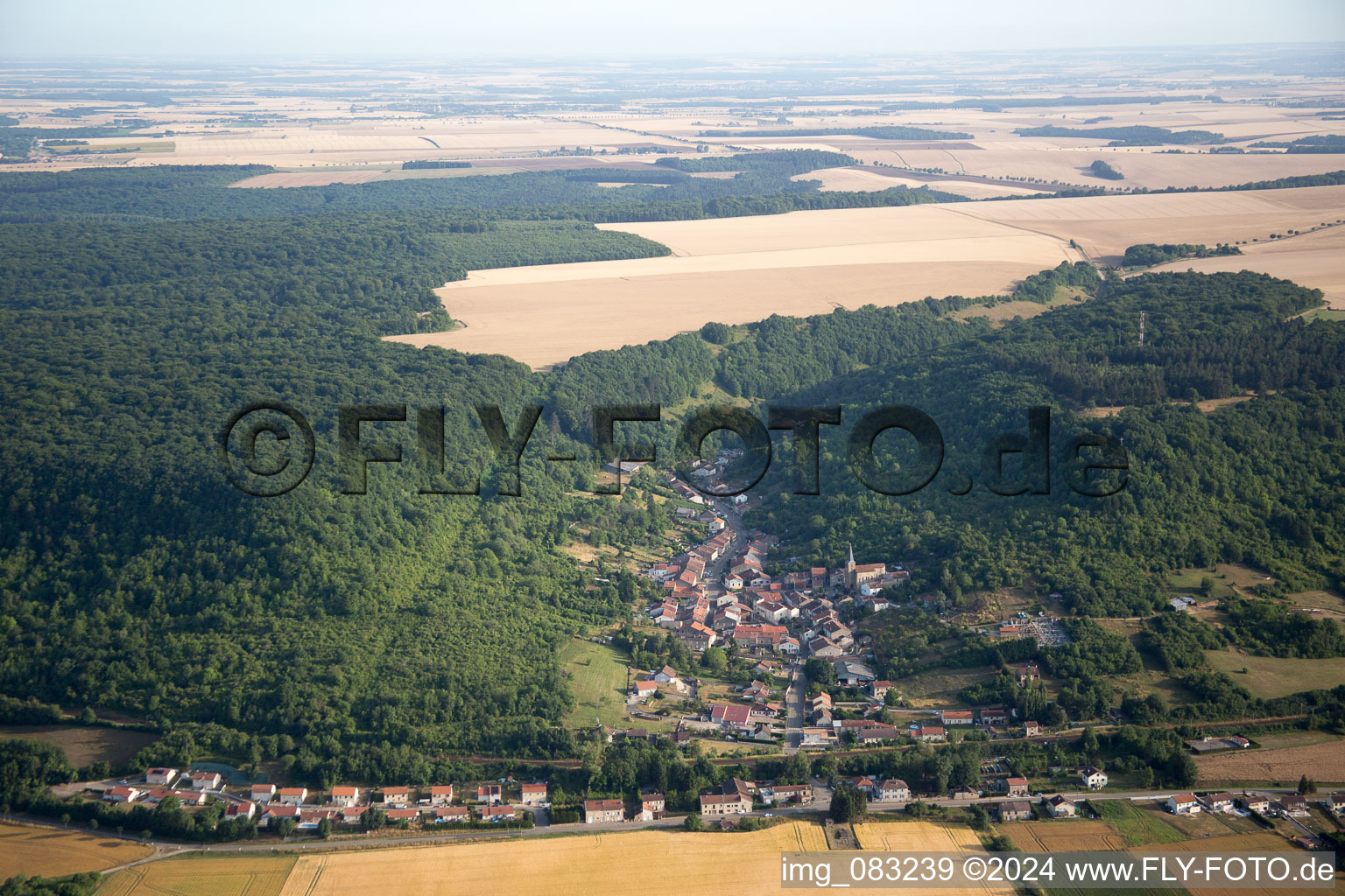 Vue aérienne de Waville dans le département Meurthe et Moselle, France