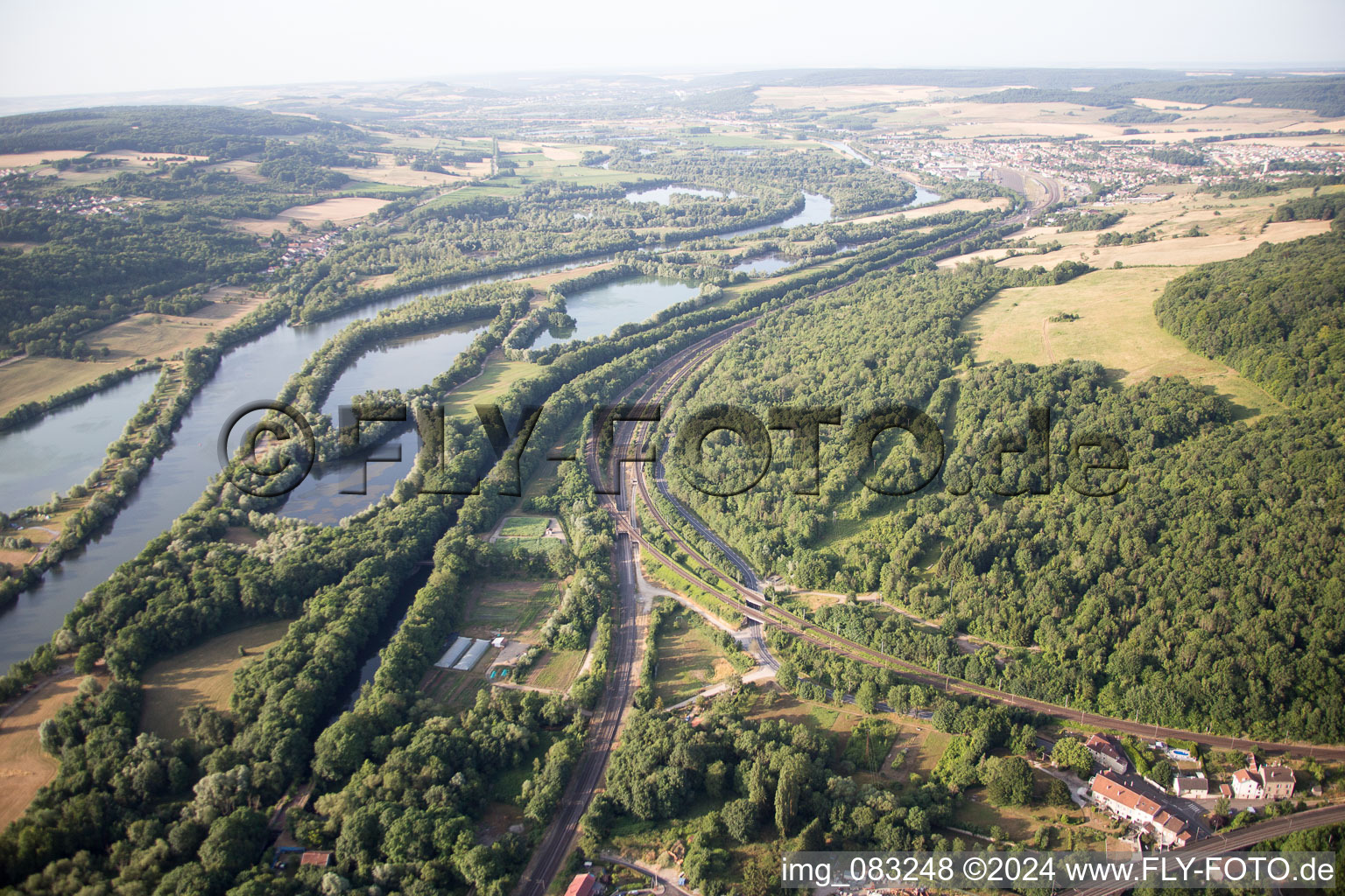 Arnaville dans le département Meurthe et Moselle, France vue d'en haut