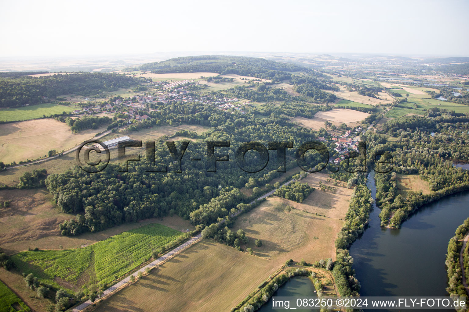 Vue d'oiseau de Arnaville dans le département Meurthe et Moselle, France