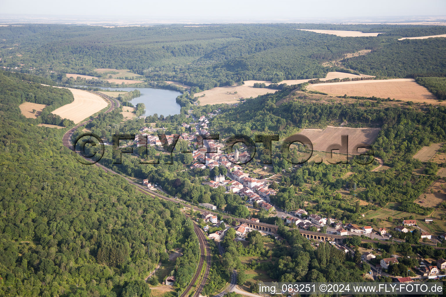 Vue aérienne de Arry dans le département Moselle, France