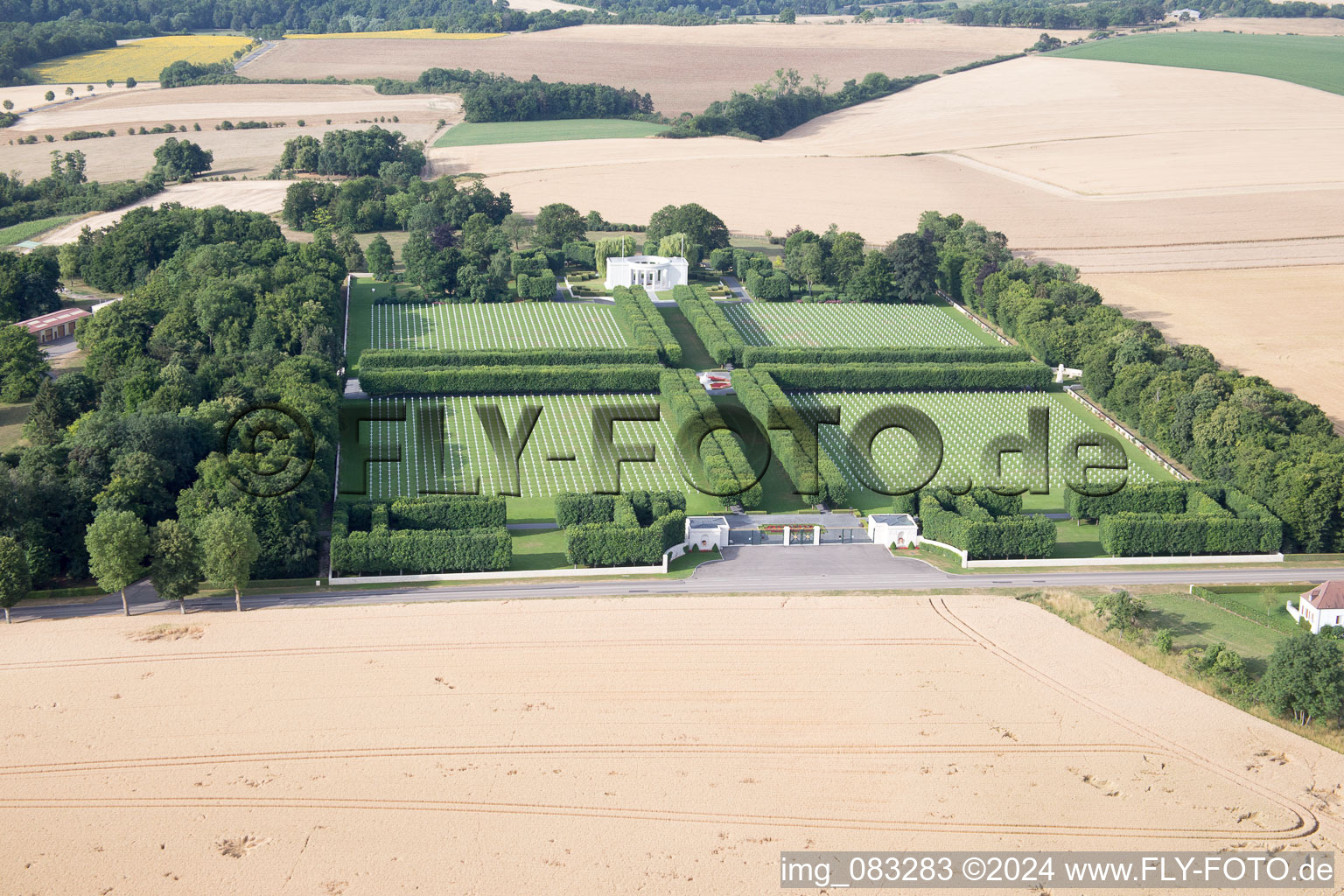 Vue aérienne de Cimetière militaire américain de Saint Mihiel à Thiaucourt-Regnieville à Thiaucourt-Regniéville dans le département Meurthe et Moselle, France