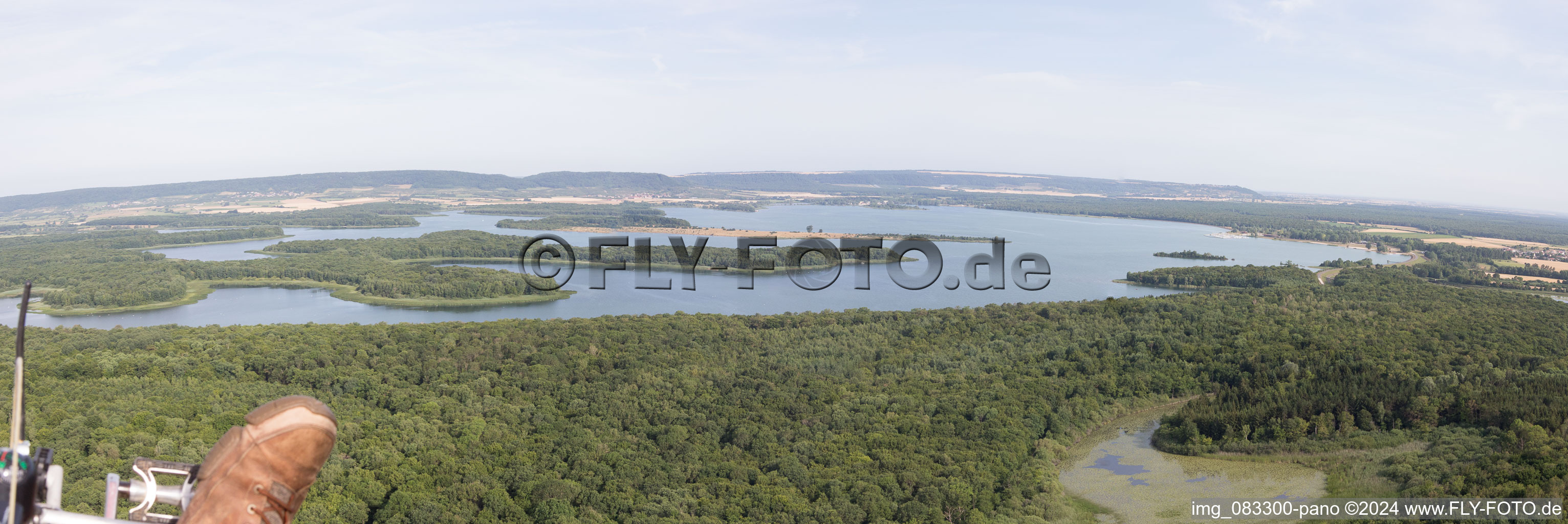 Vue aérienne de Lac Madine à Lahayville dans le département Meuse, France