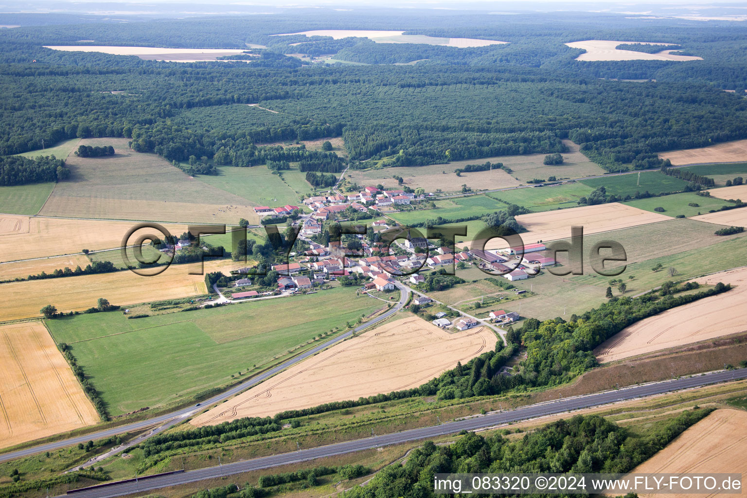 Vue aérienne de Chaillon dans le département Meuse, France