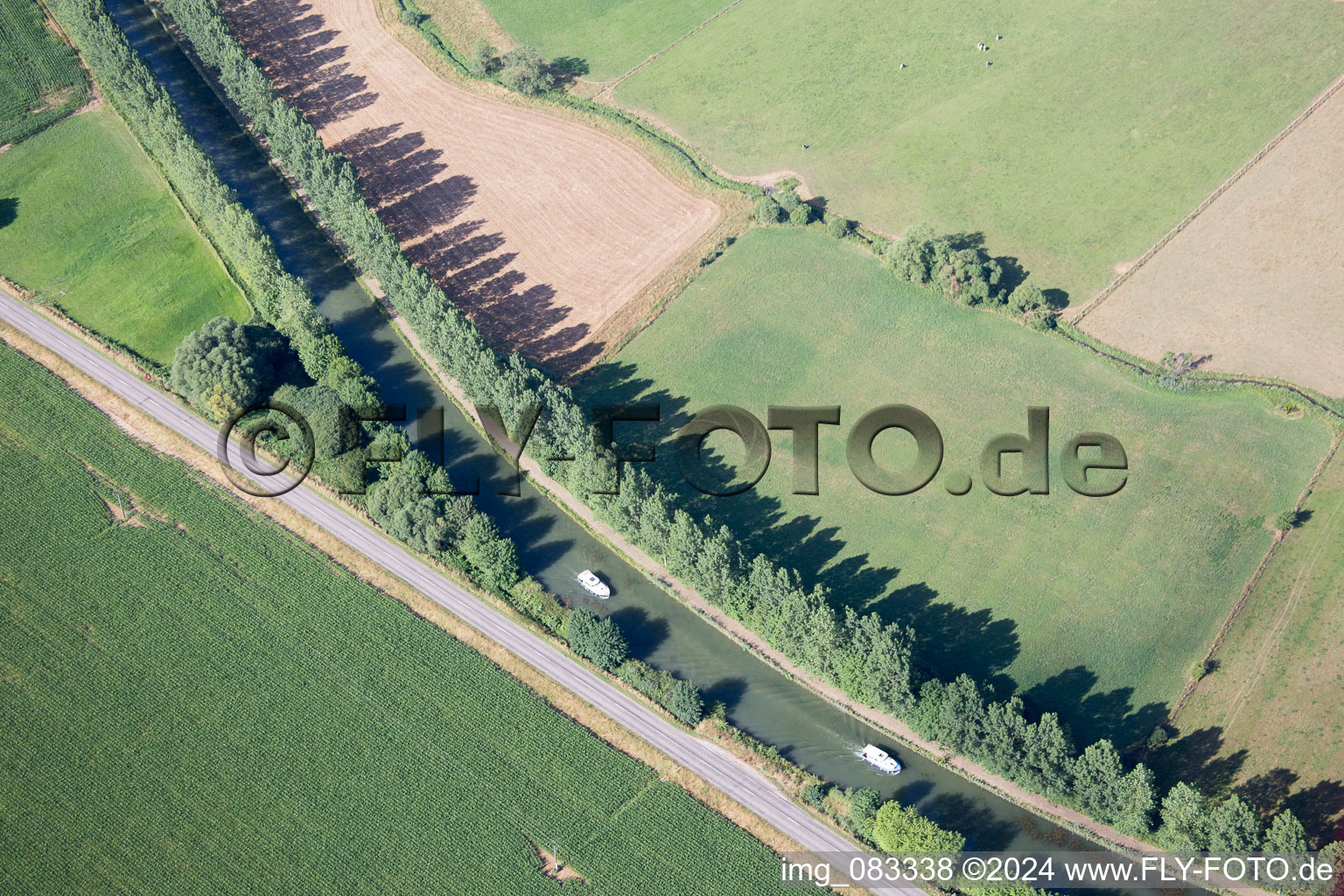 Vue oblique de Lacroix-sur-Meuse dans le département Meuse, France