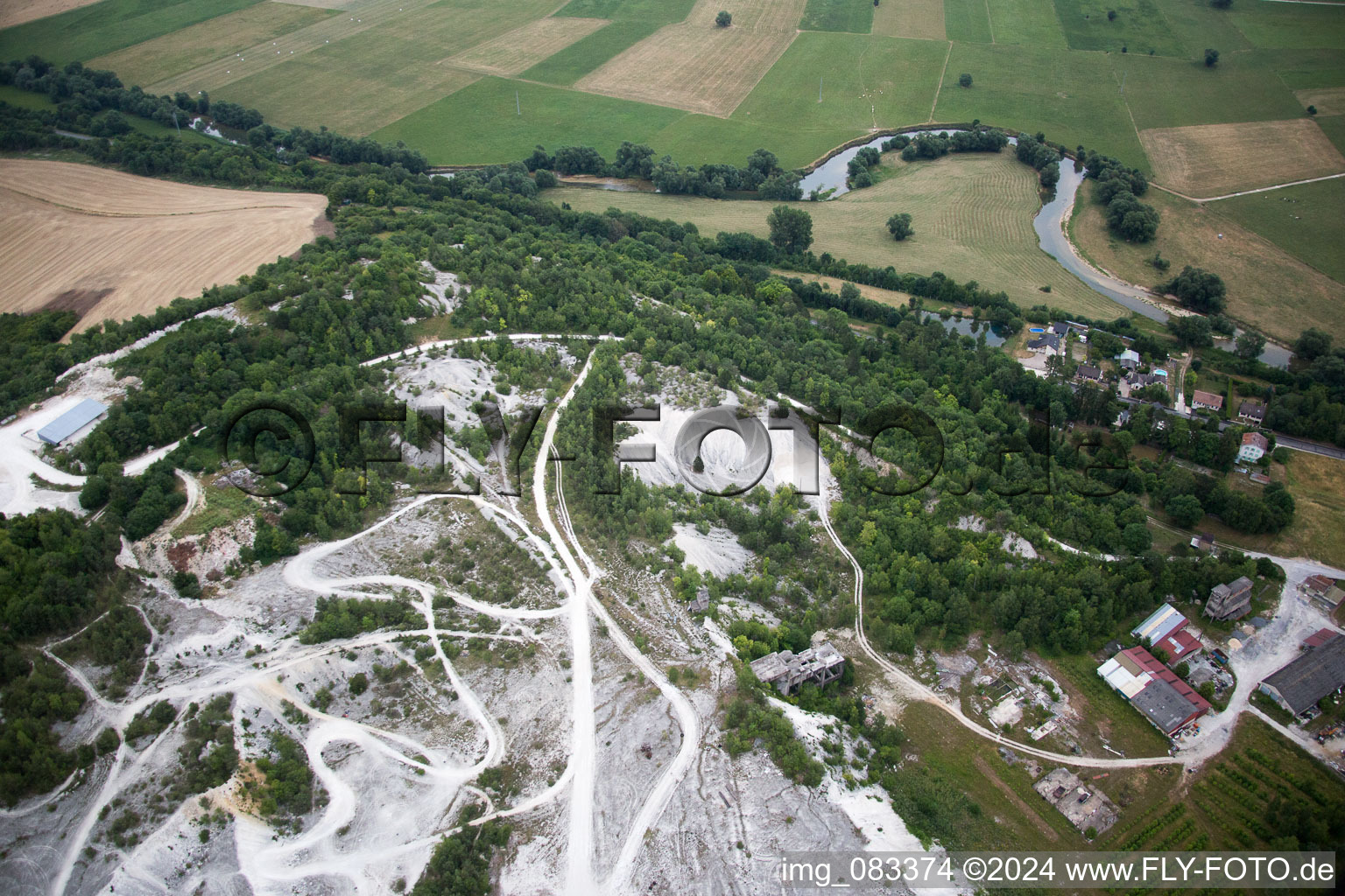 Vue aérienne de Dompcevrin dans le département Meuse, France