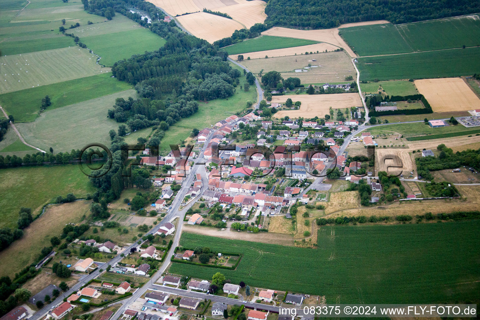 Vue aérienne de Dompcevrin dans le département Meuse, France