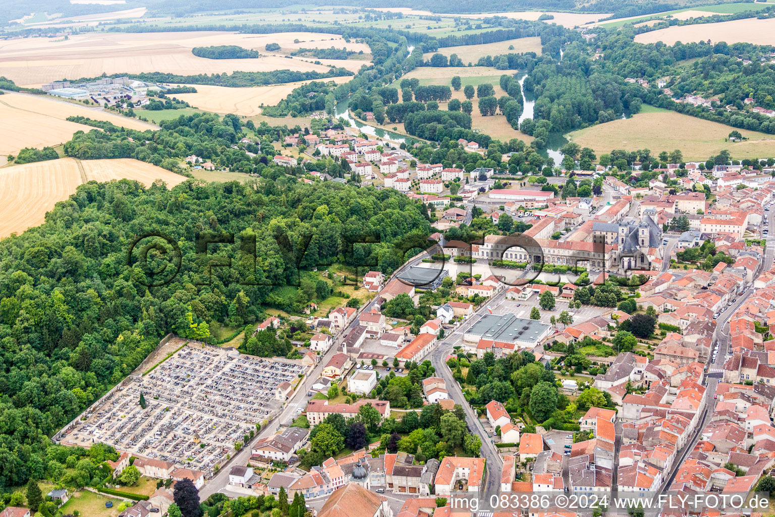 Vue aérienne de Zones riveraines de la Meuse/Meuse à Saint-Mihiel dans le département Meuse, France