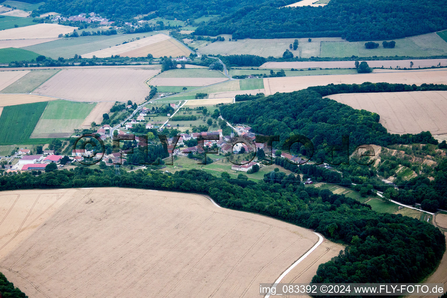 Vue aérienne de Saint-Julien-sous-les-Côtes dans le département Meuse, France