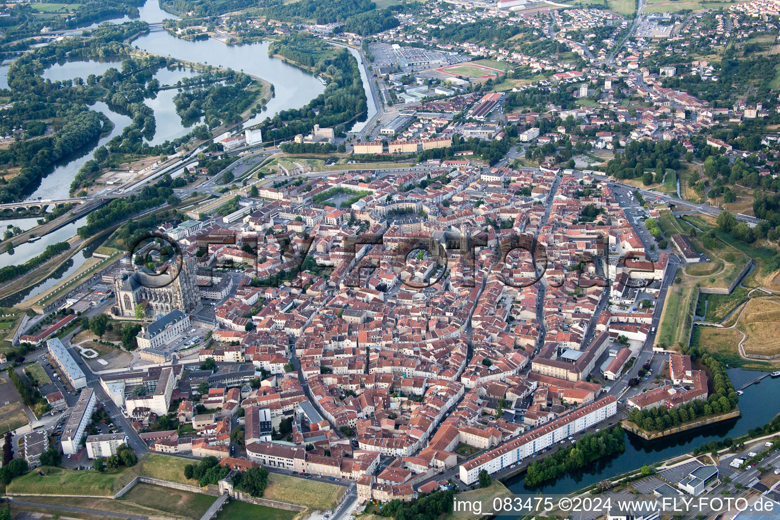 Toul dans le département Meurthe et Moselle, France d'en haut