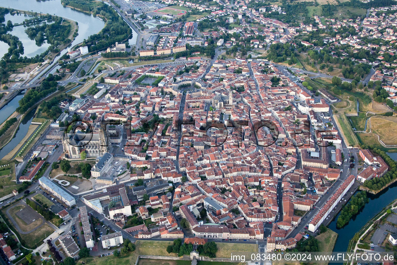 Toul dans le département Meurthe et Moselle, France depuis l'avion