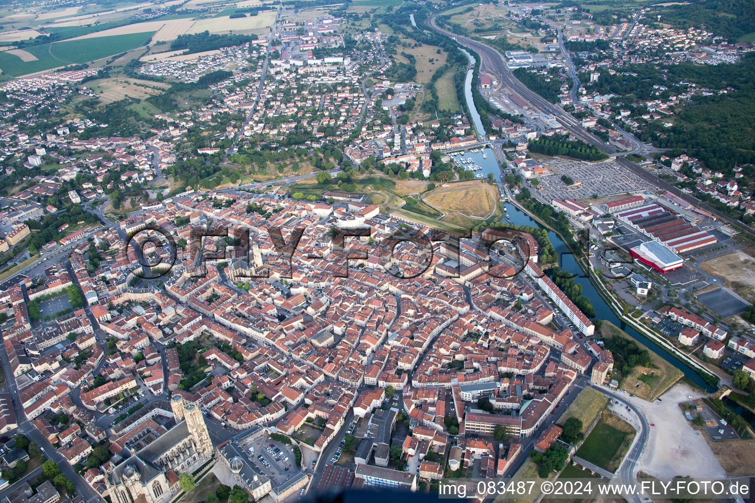 Enregistrement par drone de Toul dans le département Meurthe et Moselle, France