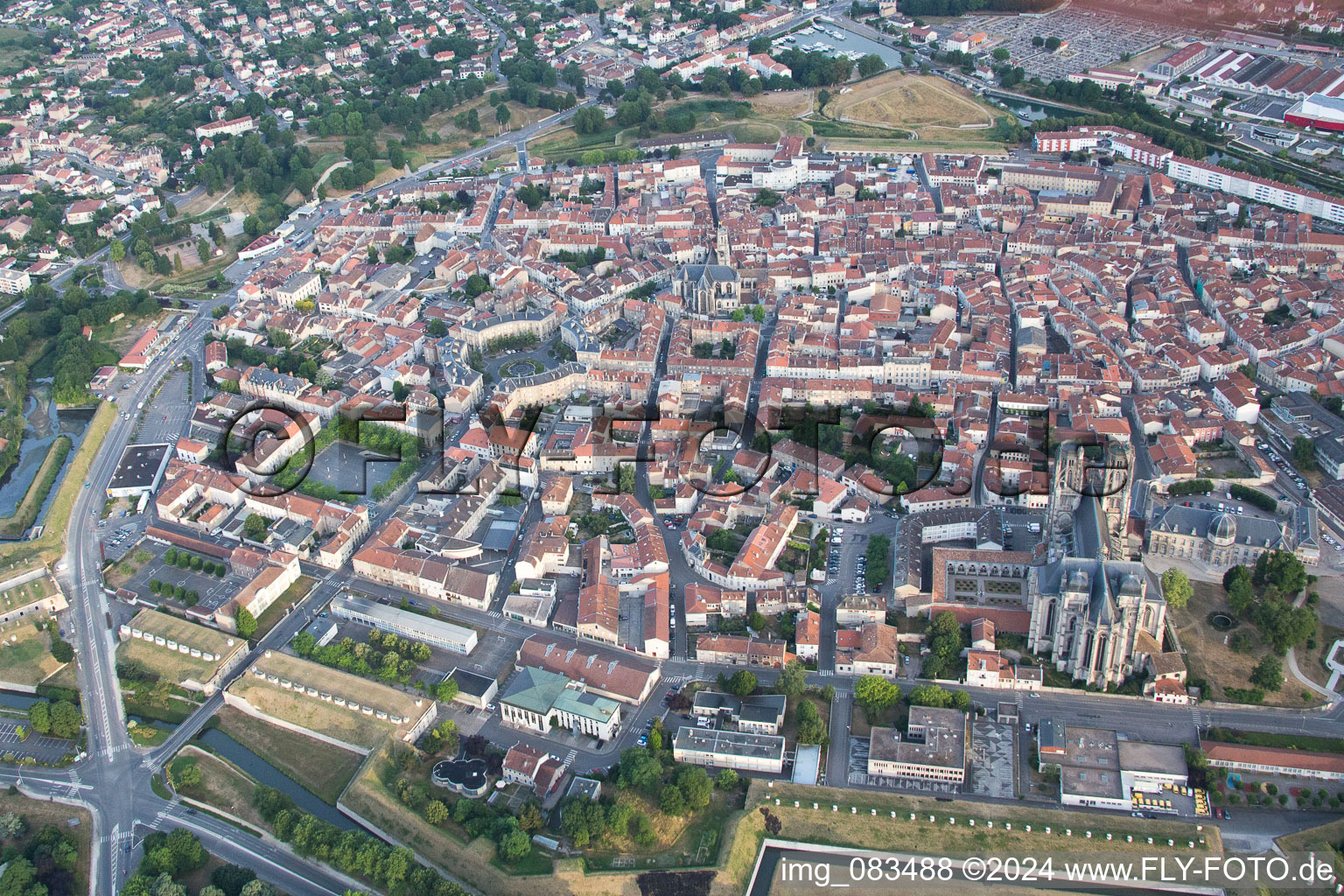 Image drone de Toul dans le département Meurthe et Moselle, France