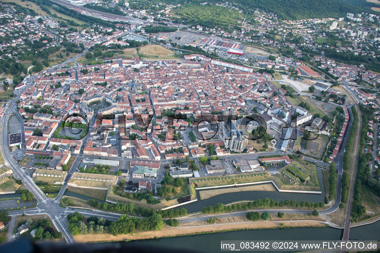 Toul dans le département Meurthe et Moselle, France d'un drone