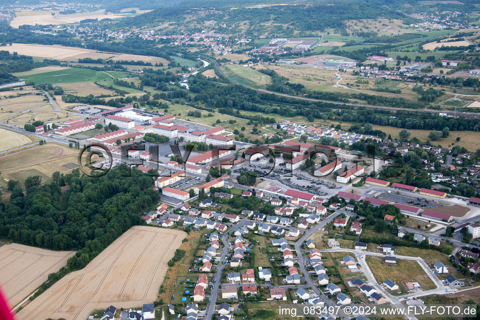 Vue aérienne de Caserne militaire française du 516ème Régiment Ferroviaire à Ecrouves à Toul dans le département Meurthe et Moselle, France