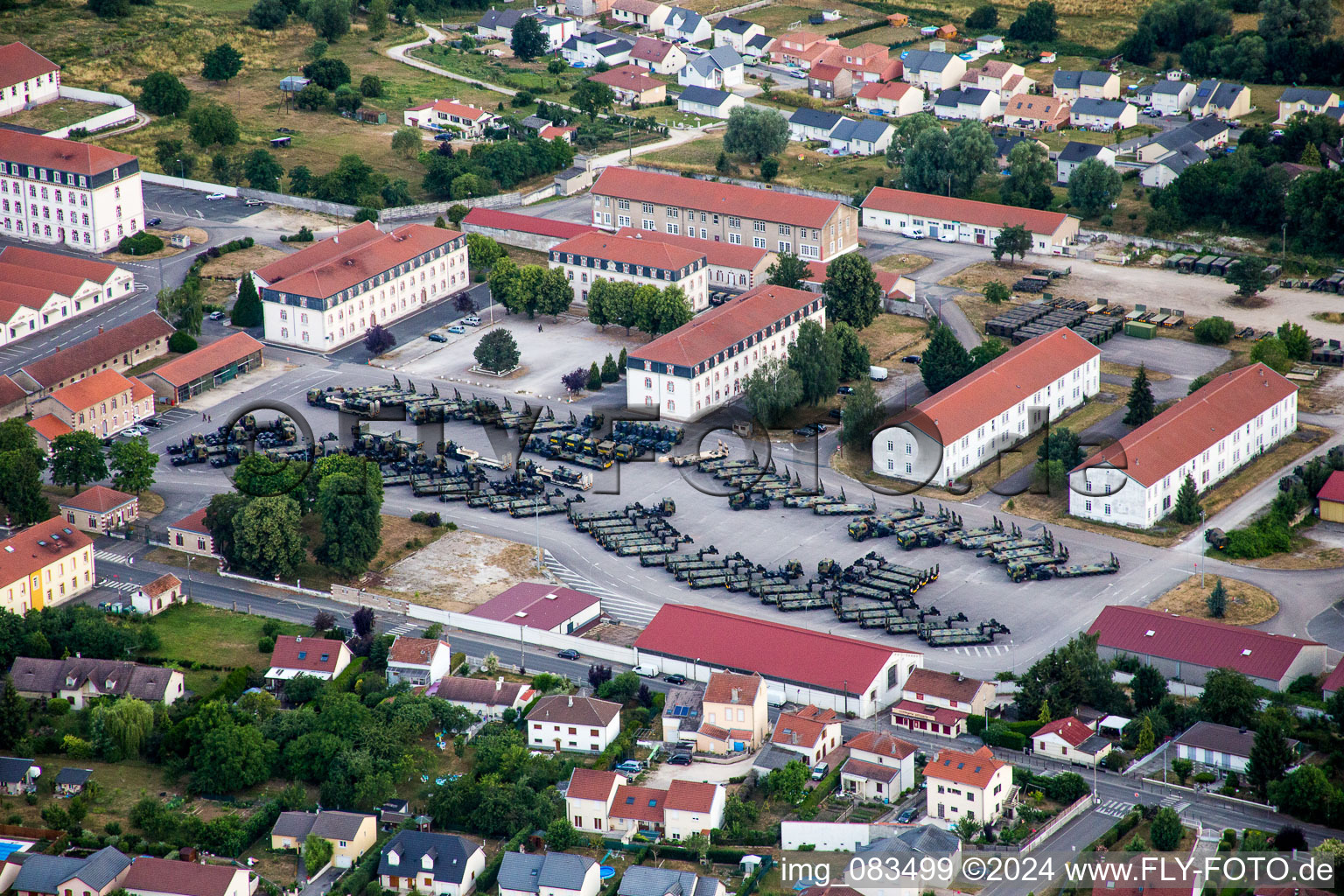 Vue aérienne de Caserne militaire française du 516ème Régiment Ferroviaire à Ecrouves à Écrouves dans le département Meurthe et Moselle, France