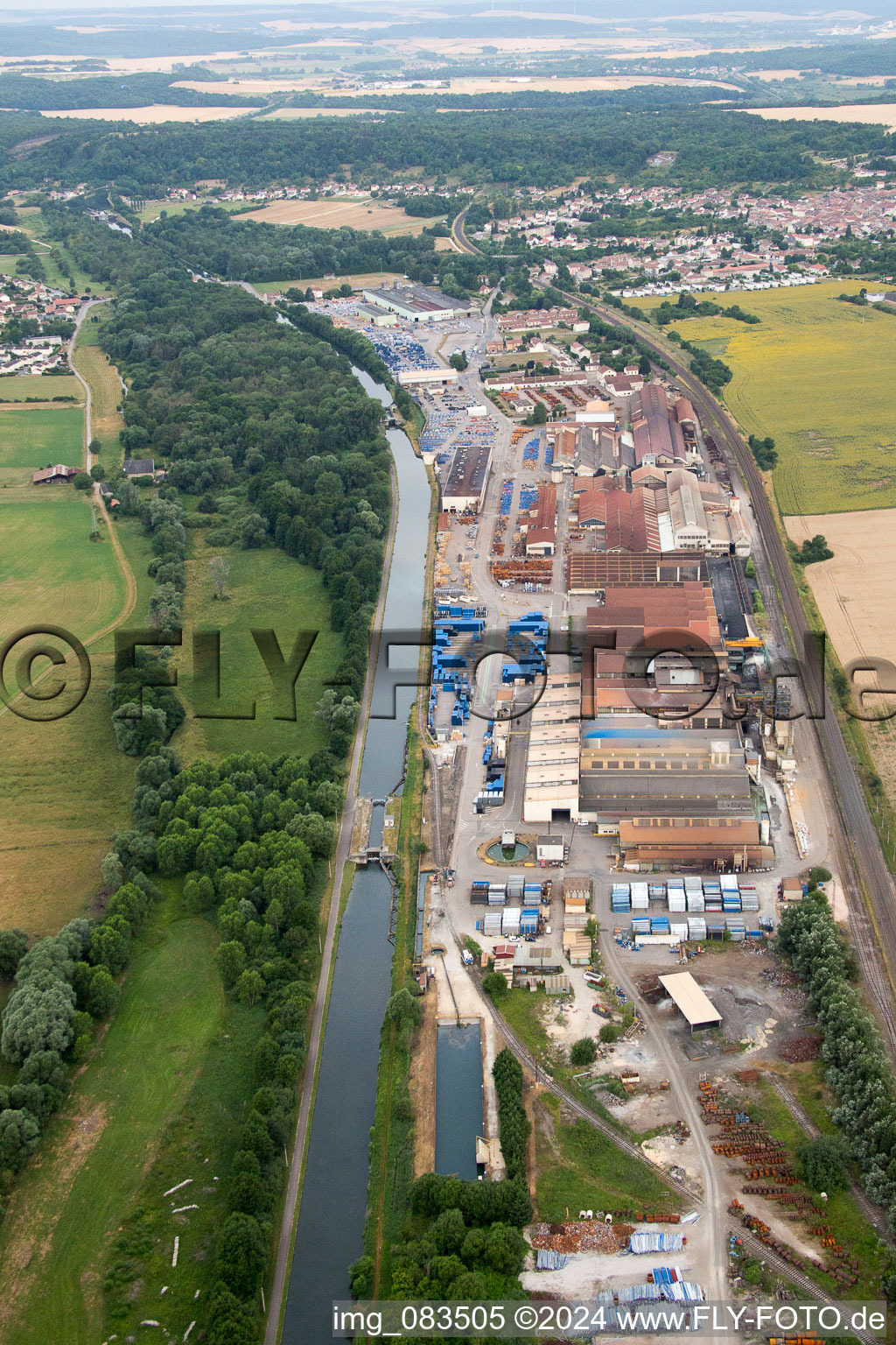 Vue aérienne de Site de la fonderie Saint Gobain PAM sur le Canal de la Marne au Rhin à Foug dans le département Meurthe et Moselle, France