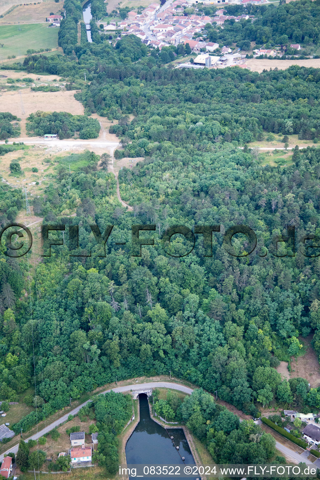 Foug dans le département Meurthe et Moselle, France depuis l'avion