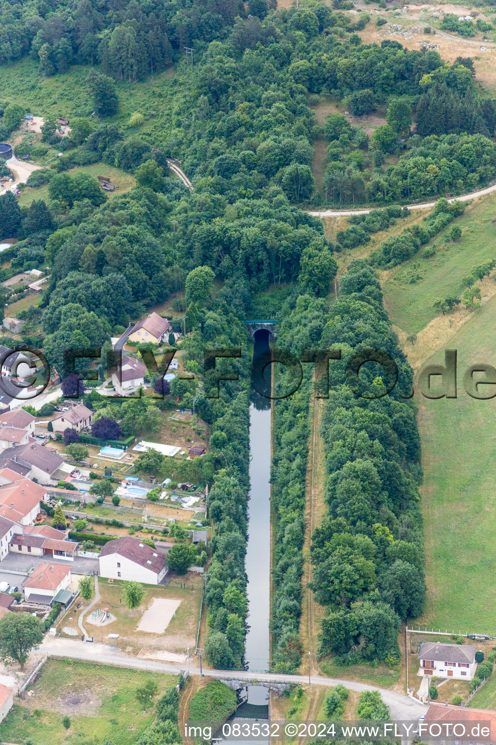 Photographie aérienne de Tracé souterrain du canal et berges de la voie navigable du canal Rhin au Marne à Lay-Saint-Remy dans le département Meurthe et Moselle, France