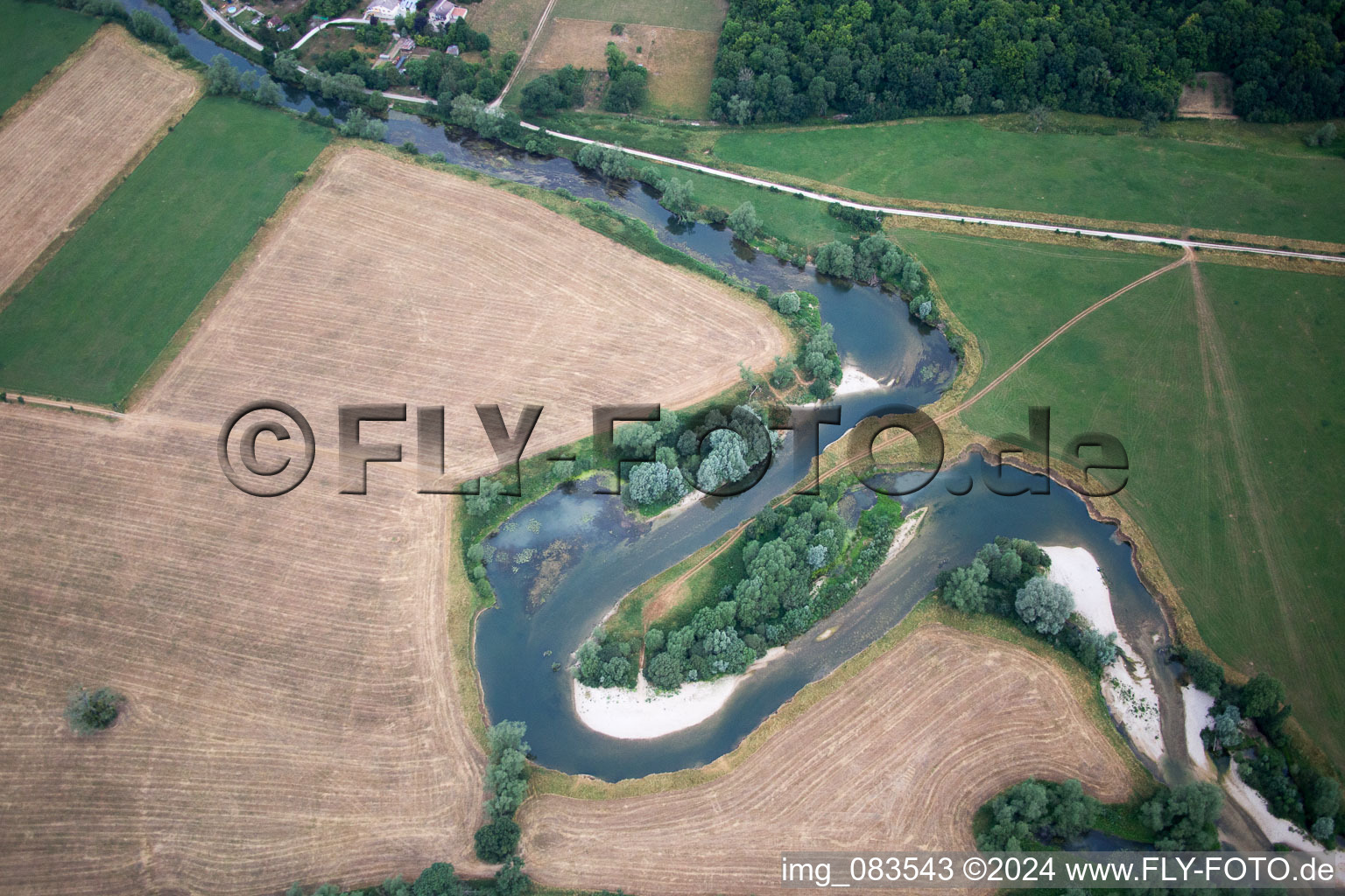 Vue aérienne de Ourches-sur-Meuse dans le département Meuse, France