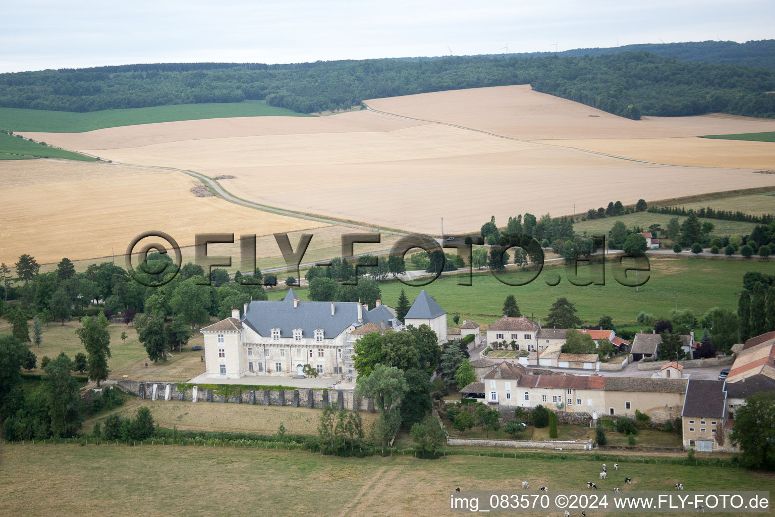 Vue aérienne de Montbras à Taillancourt dans le département Meuse, France