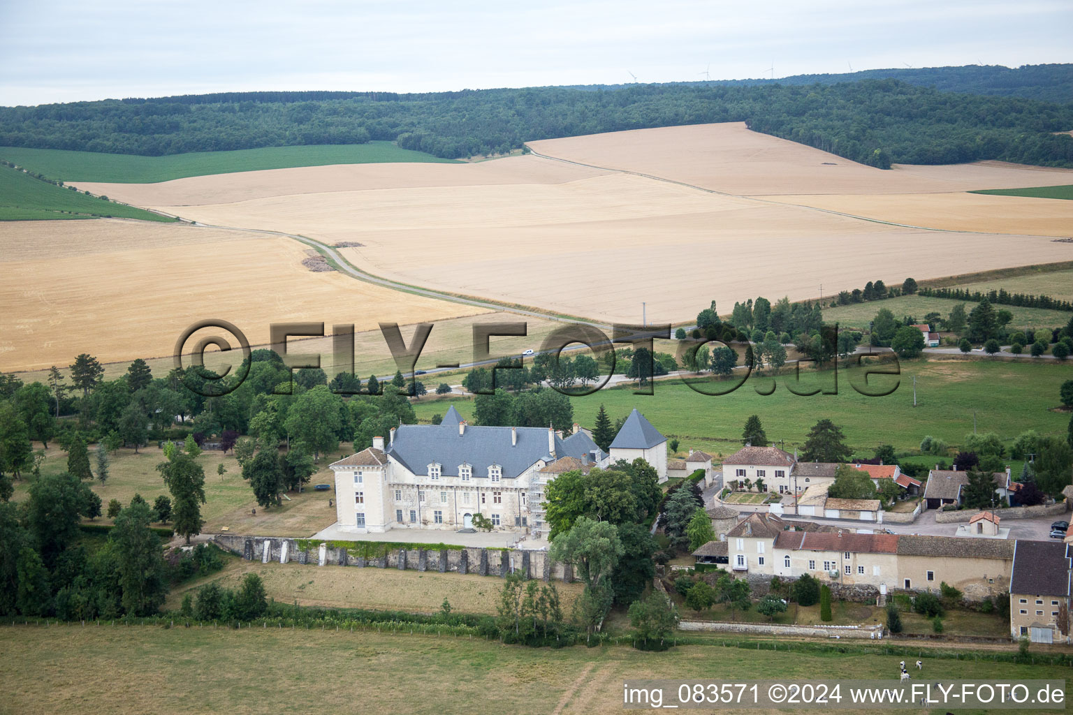 Vue aérienne de Montbras à Taillancourt dans le département Meuse, France