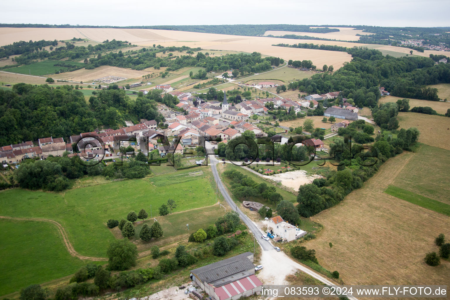 Vue aérienne de Neuville-lès-Vaucouleurs dans le département Meuse, France