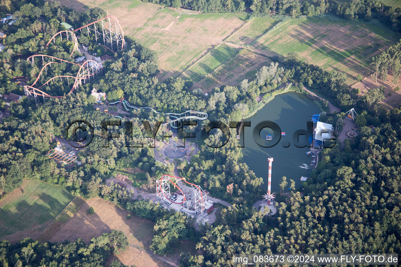 Vue aérienne de Complexe de maisons de vacances du parc de vacances Holiday Park à Haßloch dans le département Rhénanie-Palatinat, Allemagne