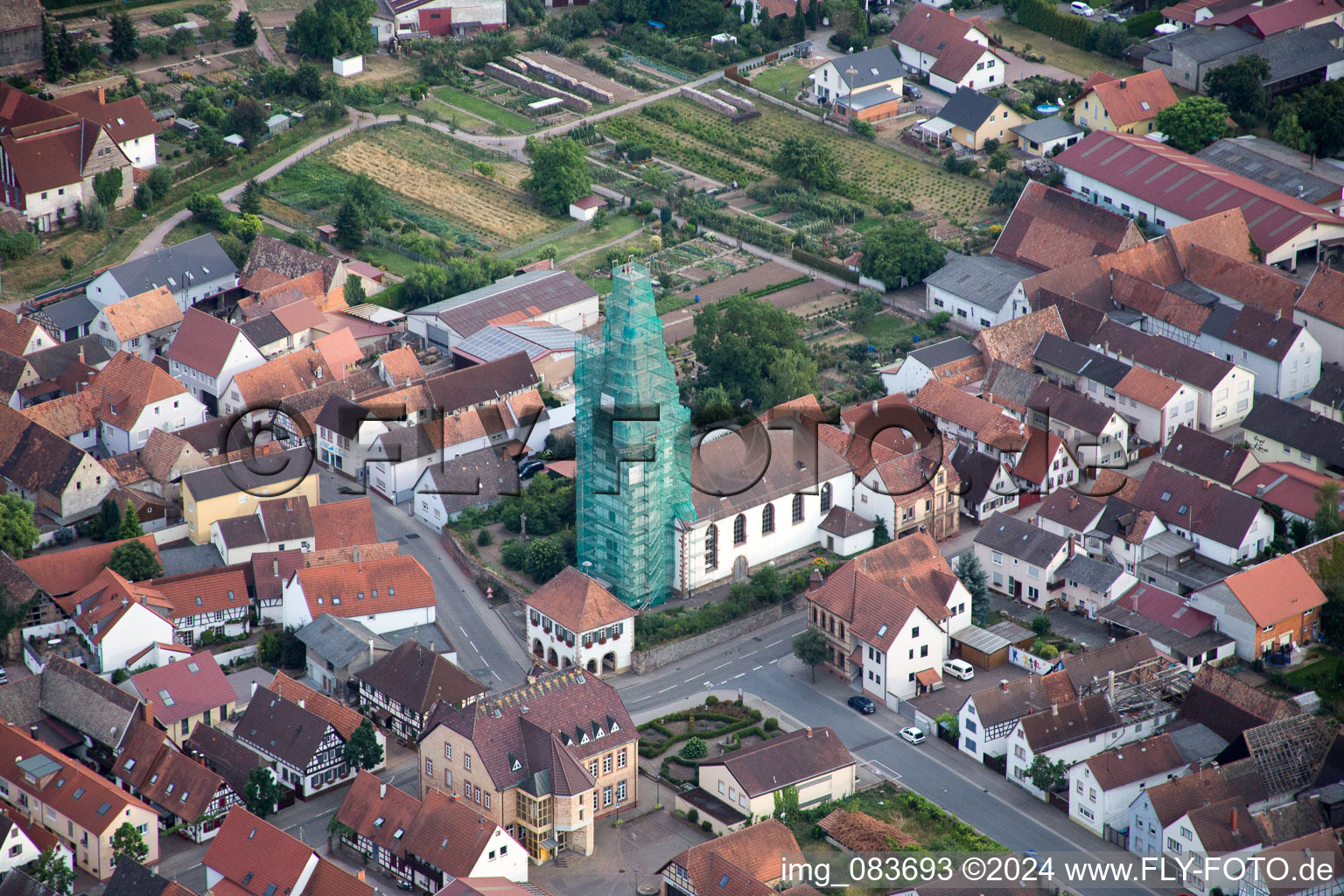 Photographie aérienne de Échafaudage d'église catholique de Leidner GmbH Gerüstbau, Landau à le quartier Ottersheim in Ottersheim bei Landau dans le département Rhénanie-Palatinat, Allemagne