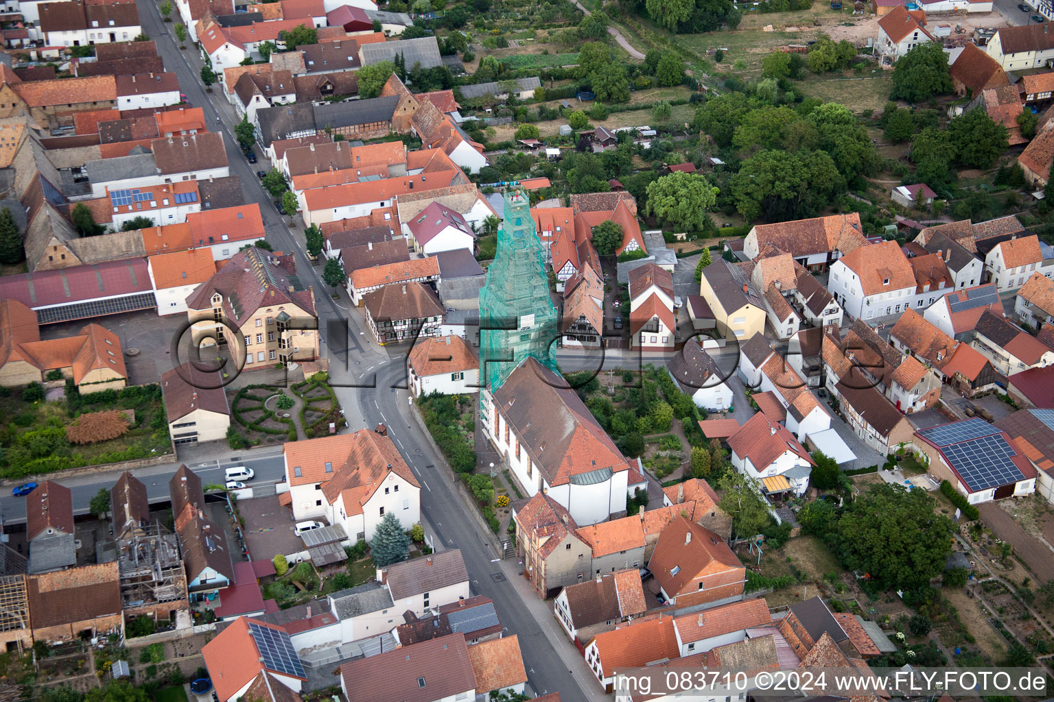 Image drone de Échafaudage d'église catholique de Leidner GmbH Gerüstbau, Landau à le quartier Ottersheim in Ottersheim bei Landau dans le département Rhénanie-Palatinat, Allemagne