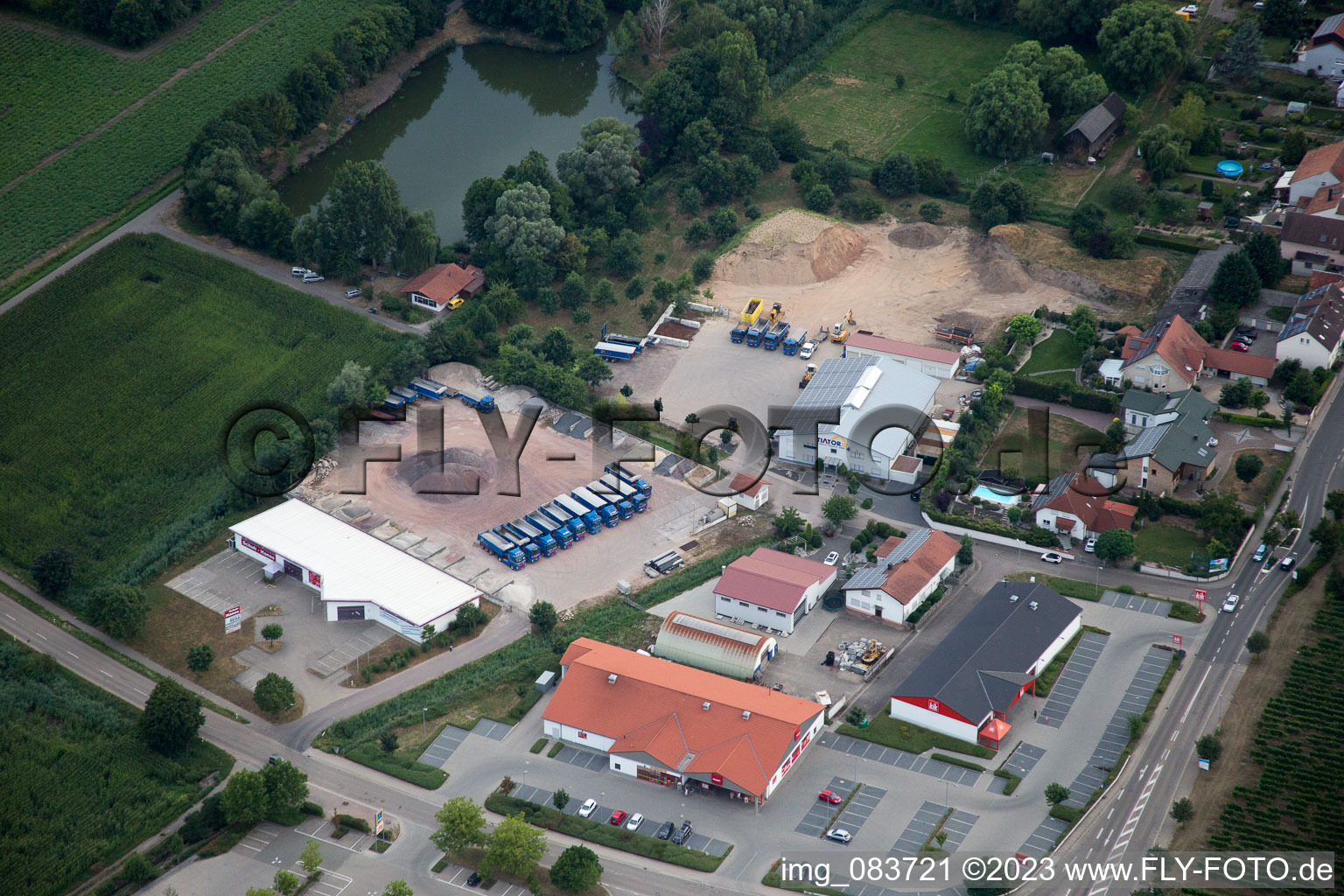 Vue aérienne de Chaussure Hanss à le quartier Herxheim in Herxheim bei Landau dans le département Rhénanie-Palatinat, Allemagne