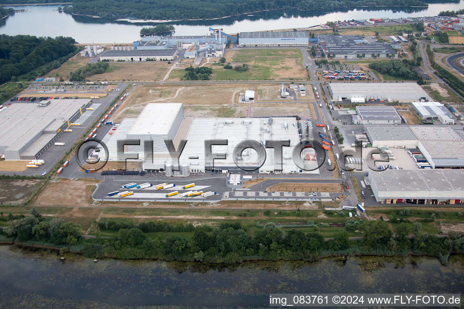 Vue aérienne de Zone industrielle d'Oberwald à Wörth am Rhein dans le département Rhénanie-Palatinat, Allemagne