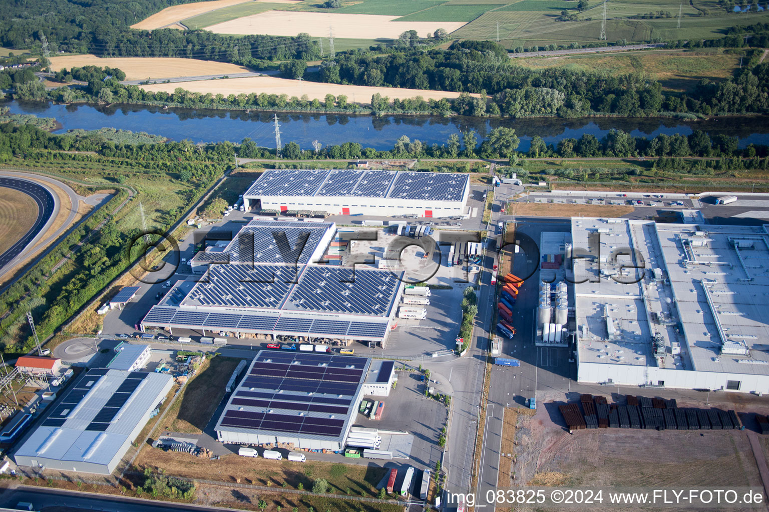 Zone industrielle d'Oberwald à Wörth am Rhein dans le département Rhénanie-Palatinat, Allemagne depuis l'avion