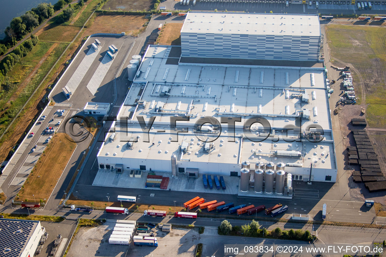 Photographie aérienne de Les locaux de l'usine Pfälzer Erfrischungs Drinks GmbH à Wörth am Rhein dans le département Rhénanie-Palatinat, Allemagne