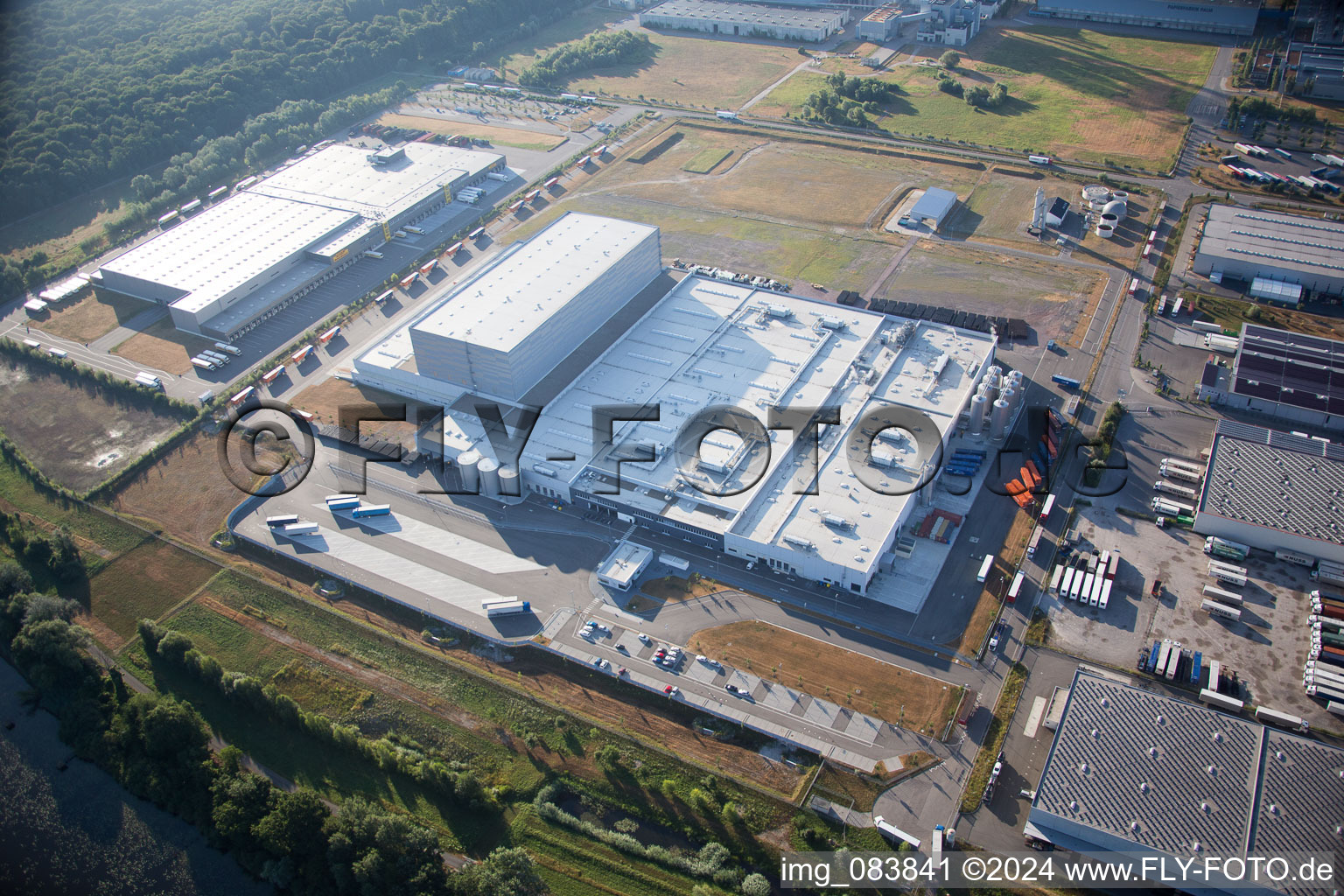 Vue aérienne de Zone industrielle d'Oberwald à Wörth am Rhein dans le département Rhénanie-Palatinat, Allemagne