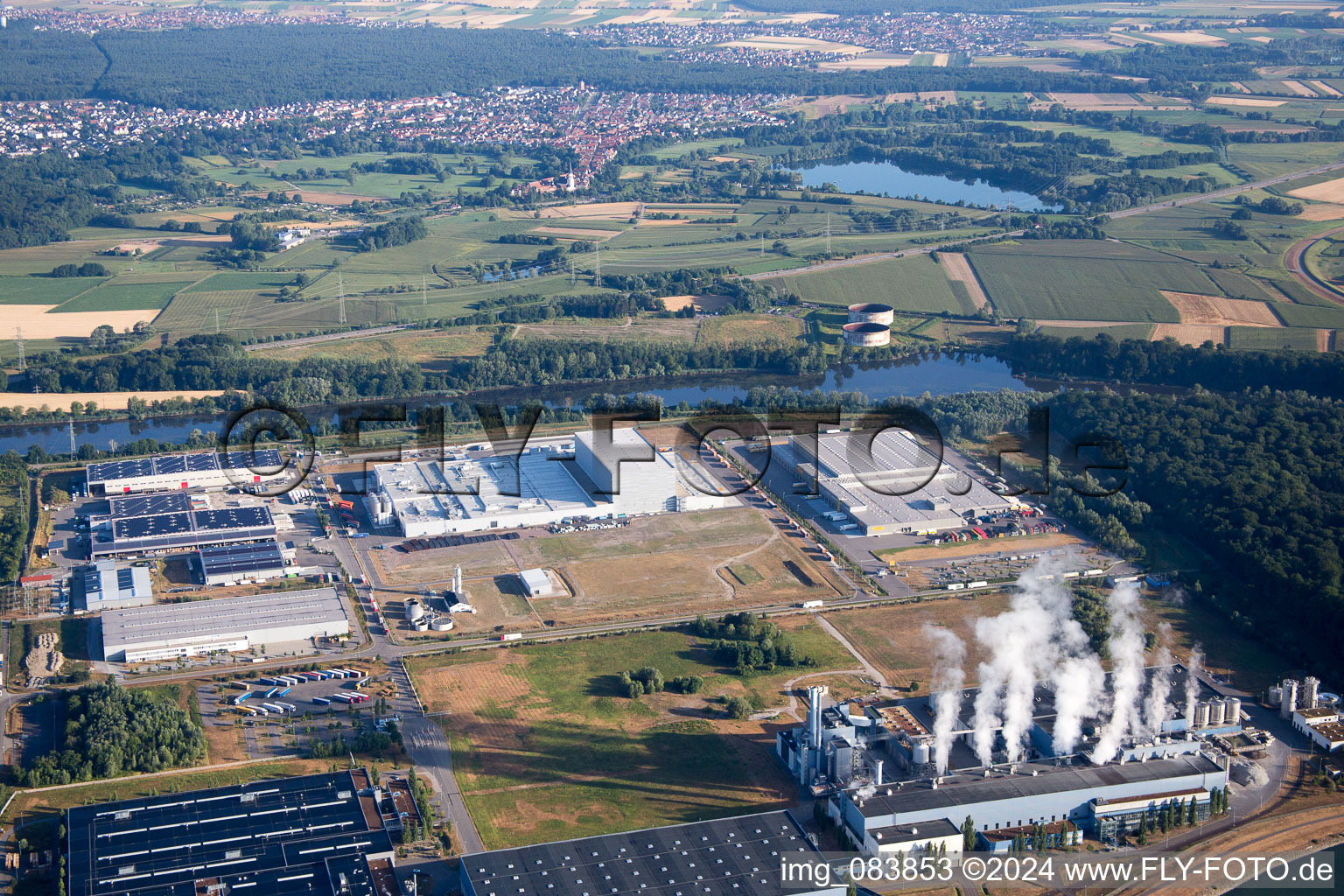 Vue oblique de Zone industrielle d'Oberwald à le quartier Maximiliansau in Wörth am Rhein dans le département Rhénanie-Palatinat, Allemagne