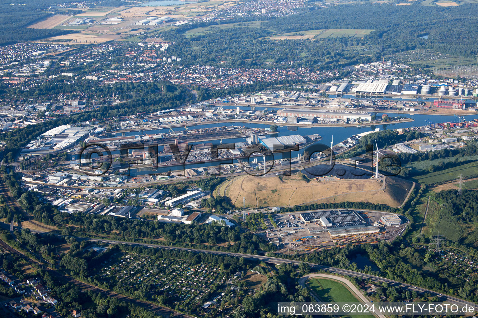 KA Rheinhafen à le quartier Rheinhafen in Karlsruhe dans le département Bade-Wurtemberg, Allemagne depuis l'avion