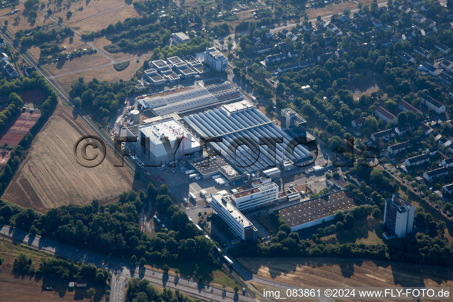 Nouveau bâtiment de L'Oréal à le quartier Neureut in Karlsruhe dans le département Bade-Wurtemberg, Allemagne d'en haut