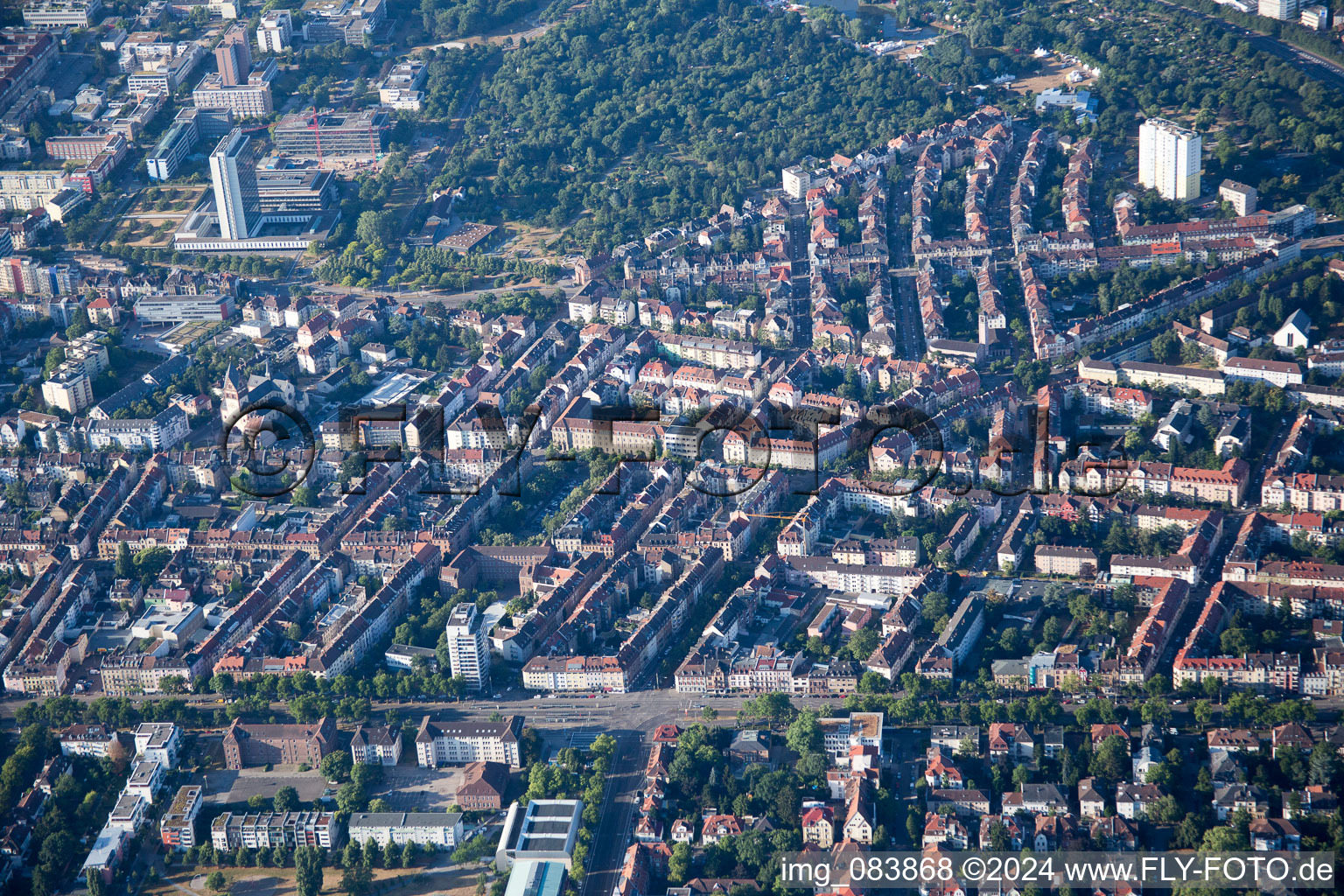 Vue aérienne de Quartier Mühlburg in Karlsruhe dans le département Bade-Wurtemberg, Allemagne