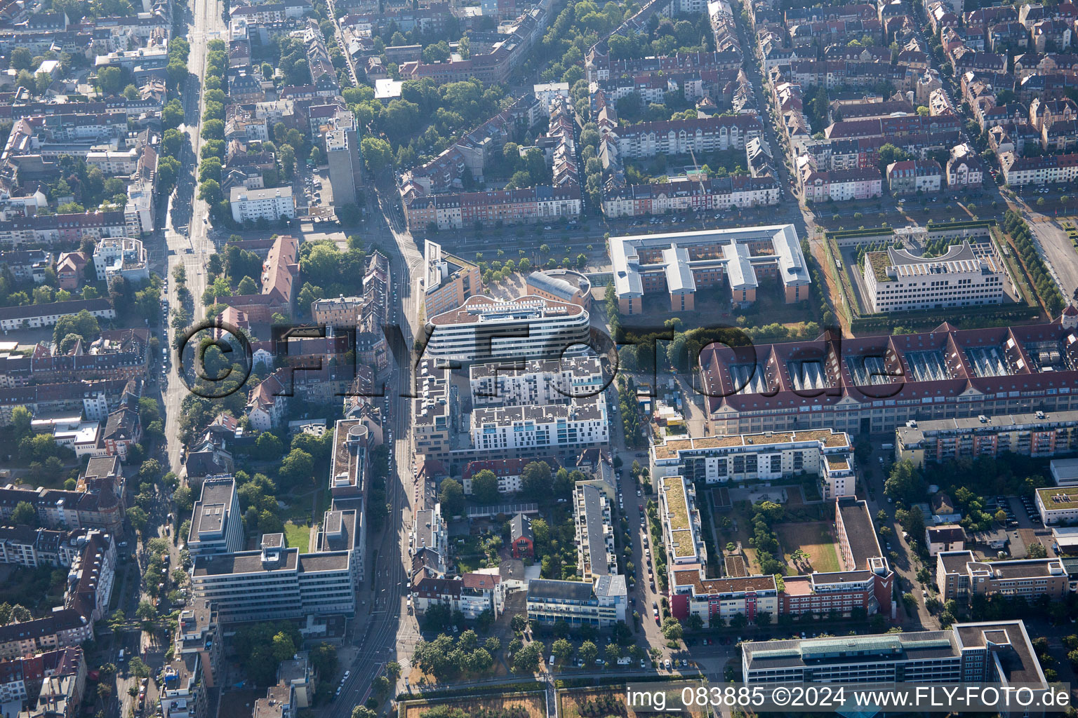 Photographie aérienne de ZKM à le quartier Südweststadt in Karlsruhe dans le département Bade-Wurtemberg, Allemagne